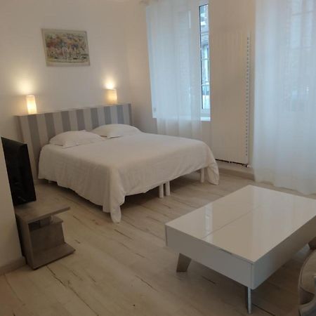 Les Petites Tuileries Bed and Breakfast Bray-sur-Seine Exteriör bild