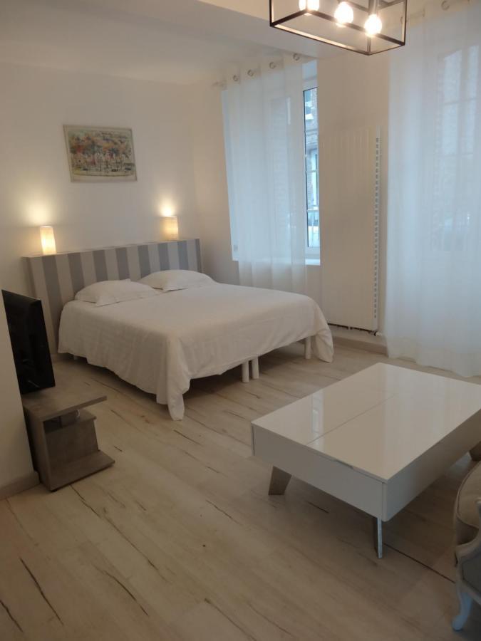 Les Petites Tuileries Bed and Breakfast Bray-sur-Seine Exteriör bild